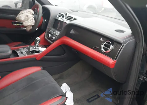 2022 Bentley Bentayga S/V8 z USA, uszkodzony, nr VIN SJAAM2ZV5NC011277